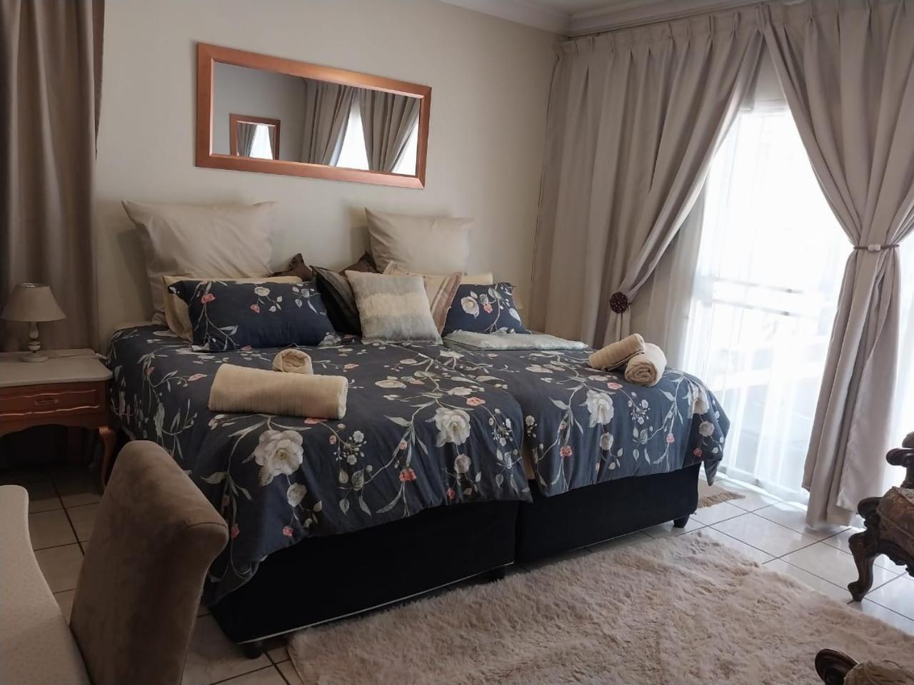 The Elephant Room At Frederick'S Place Pretoria-Noord Exteriör bild