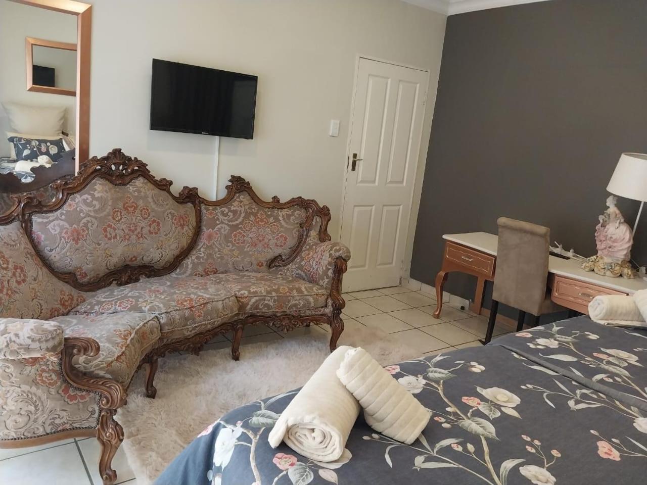 The Elephant Room At Frederick'S Place Pretoria-Noord Exteriör bild